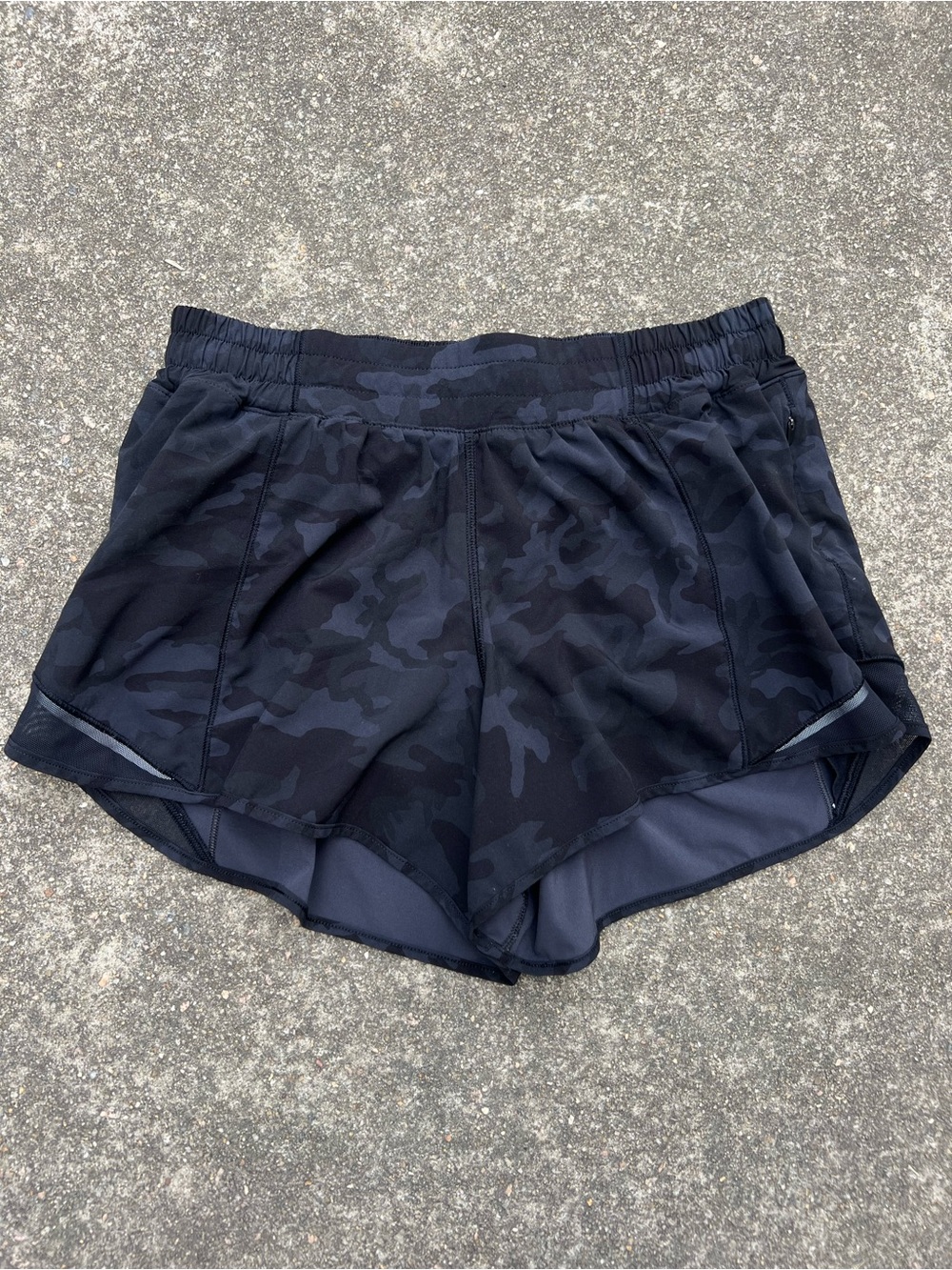 Lululemon Hotty Hot Camo Low Rise Shorts Black Gray Size 8